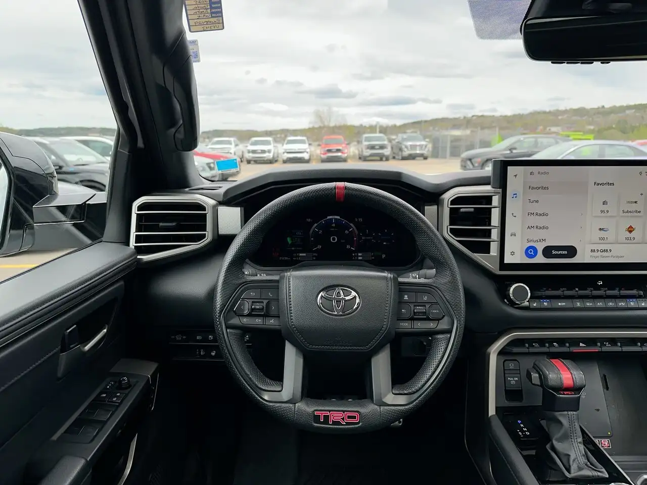 Toyota Tundra снимка Toyota Tundra