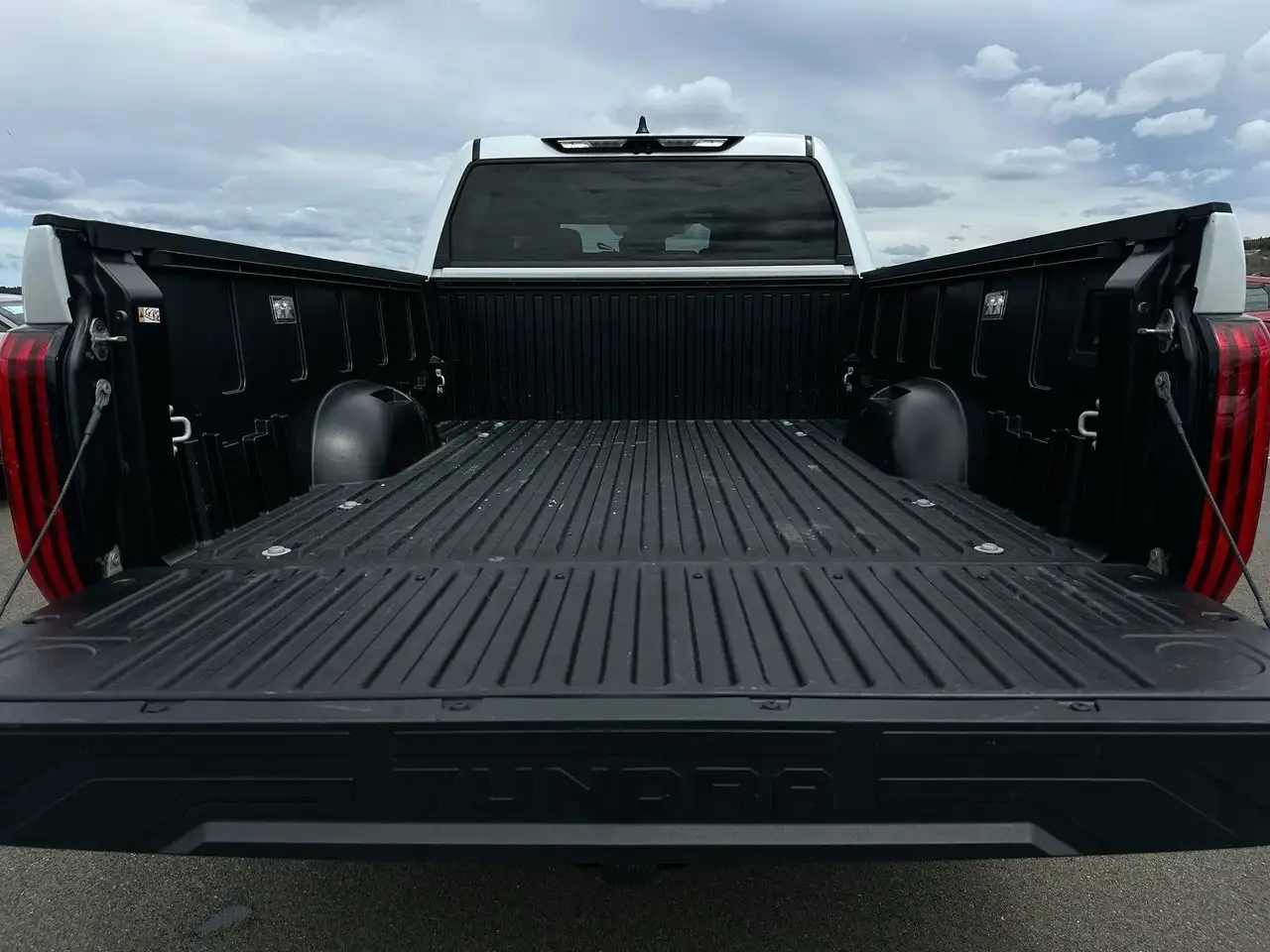 Toyota Tundra снимка Toyota Tundra