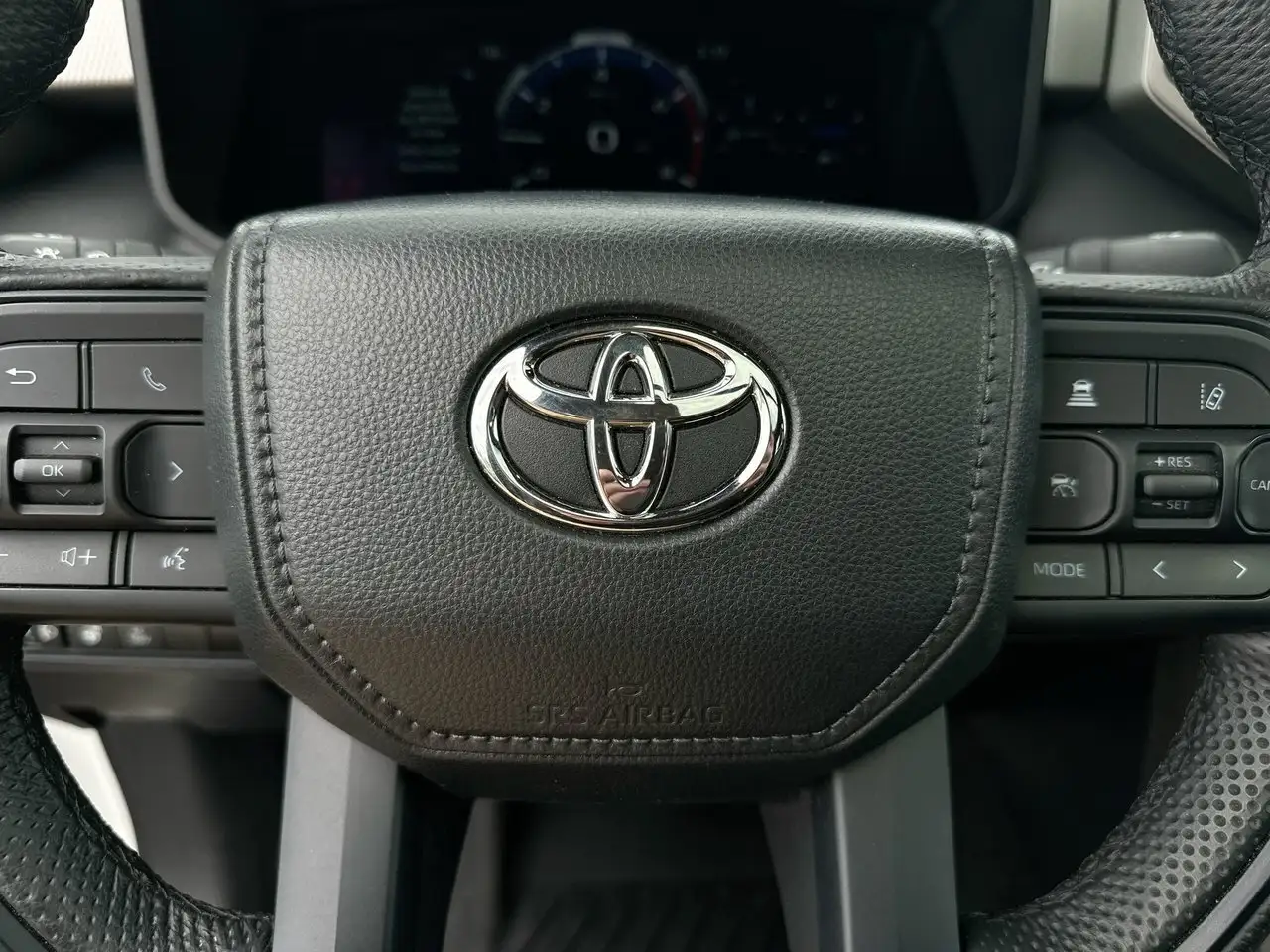 Toyota Tundra снимка Toyota Tundra