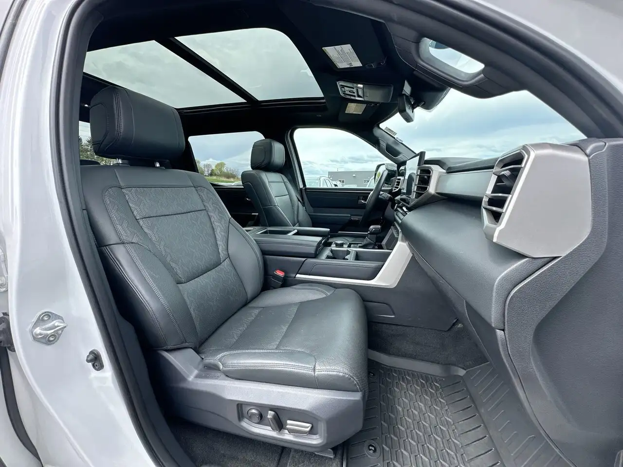 Toyota Tundra снимка Toyota Tundra