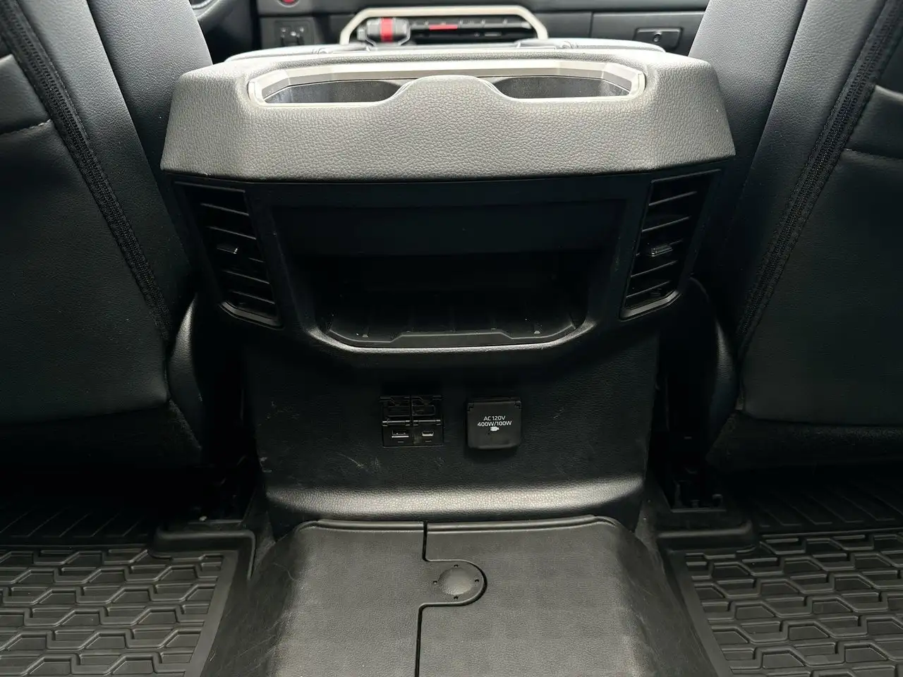 Toyota Tundra снимка Toyota Tundra