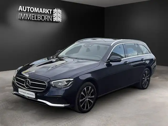 Mercedes-Benz 300 view 4