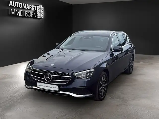 Mercedes-Benz 300 view 3