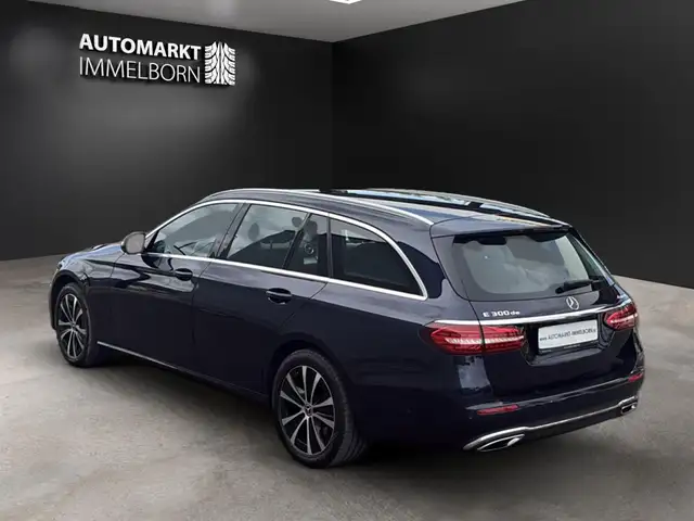 Mercedes-Benz 300 view 6