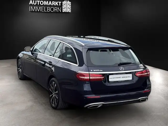 Mercedes-Benz 300 view 5