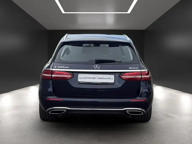 Mercedes-Benz 300 view 10