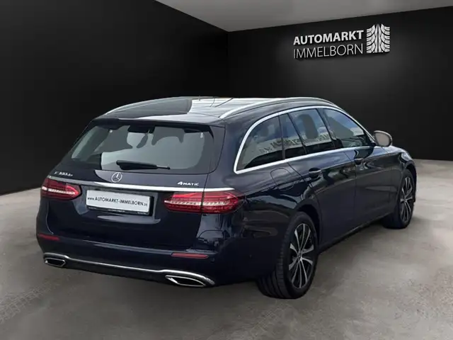 Mercedes-Benz 300 view 7