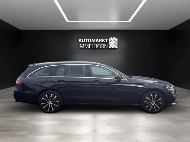 Mercedes-Benz 300 view 11