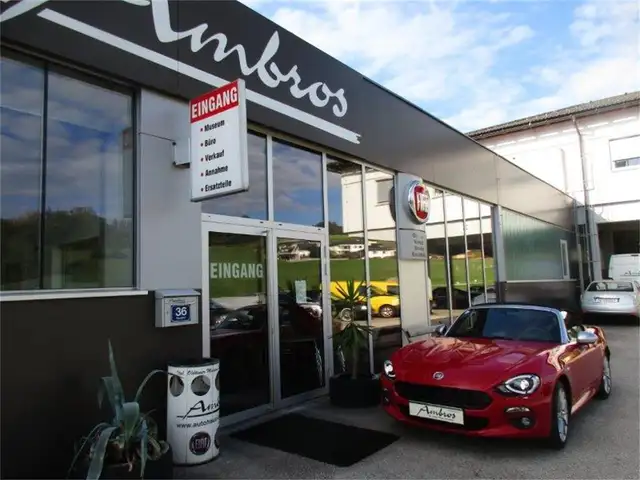 Fiat 124 Spider Lusso - LIMITED EDITION No. 28/50