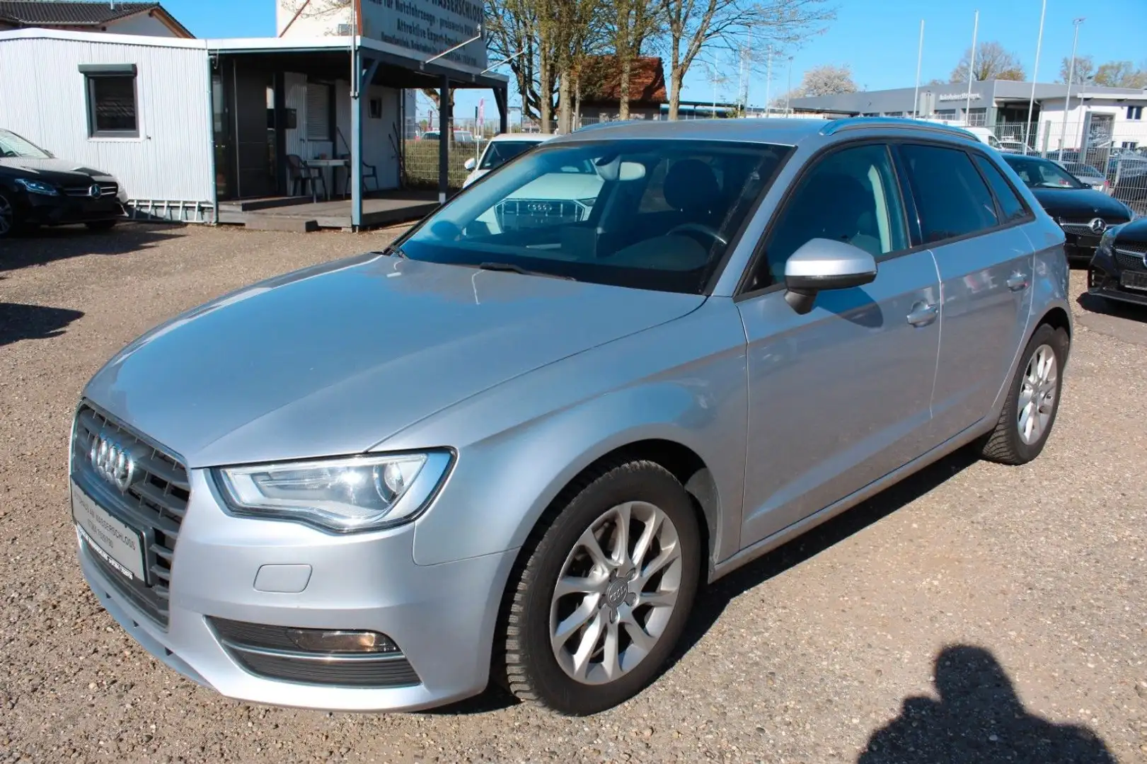 Audi A3 SB attraction 1.6 TDI*NAVI-MMI*1.Hd.*Bi-Xenon Srebrny - 1