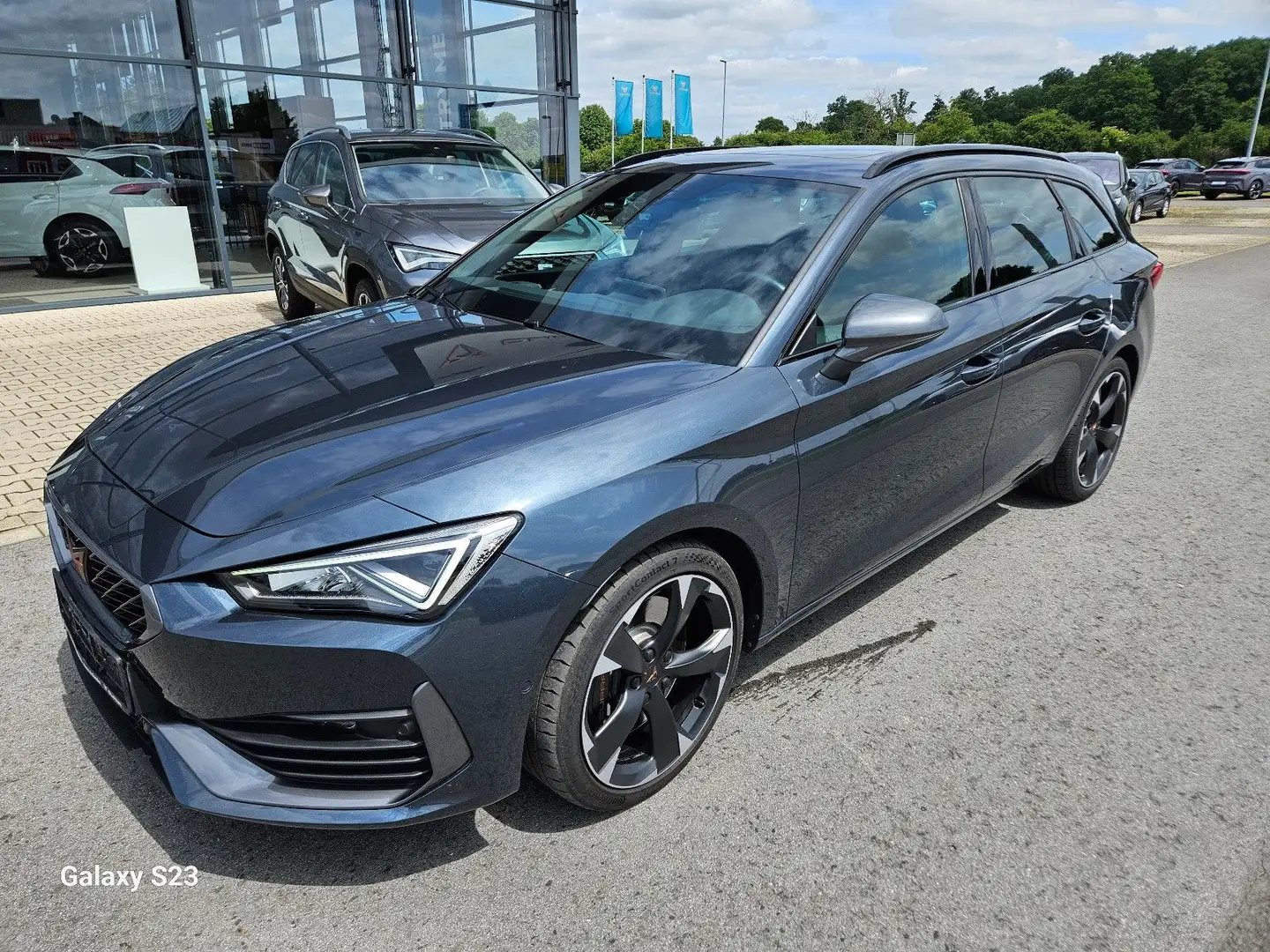 CUPRA Leon Sportstourer 2,0TSI NAVI AHK PANO-DACH LED Gris - 2