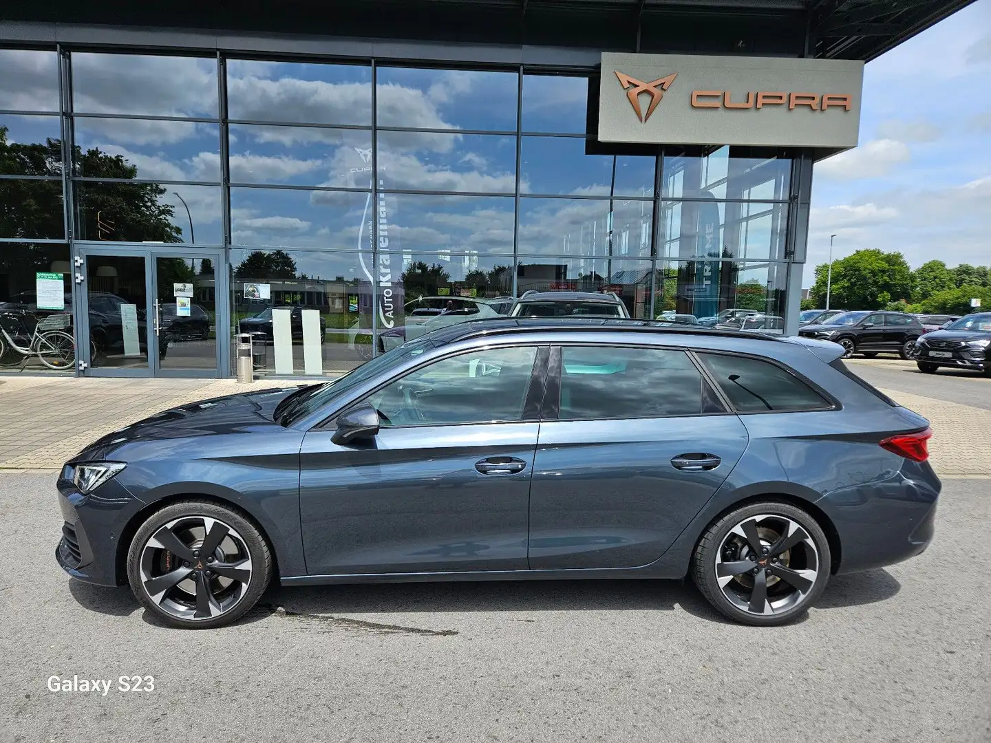 CUPRA Leon Sportstourer 2,0TSI NAVI AHK PANO-DACH LED Gris - 1