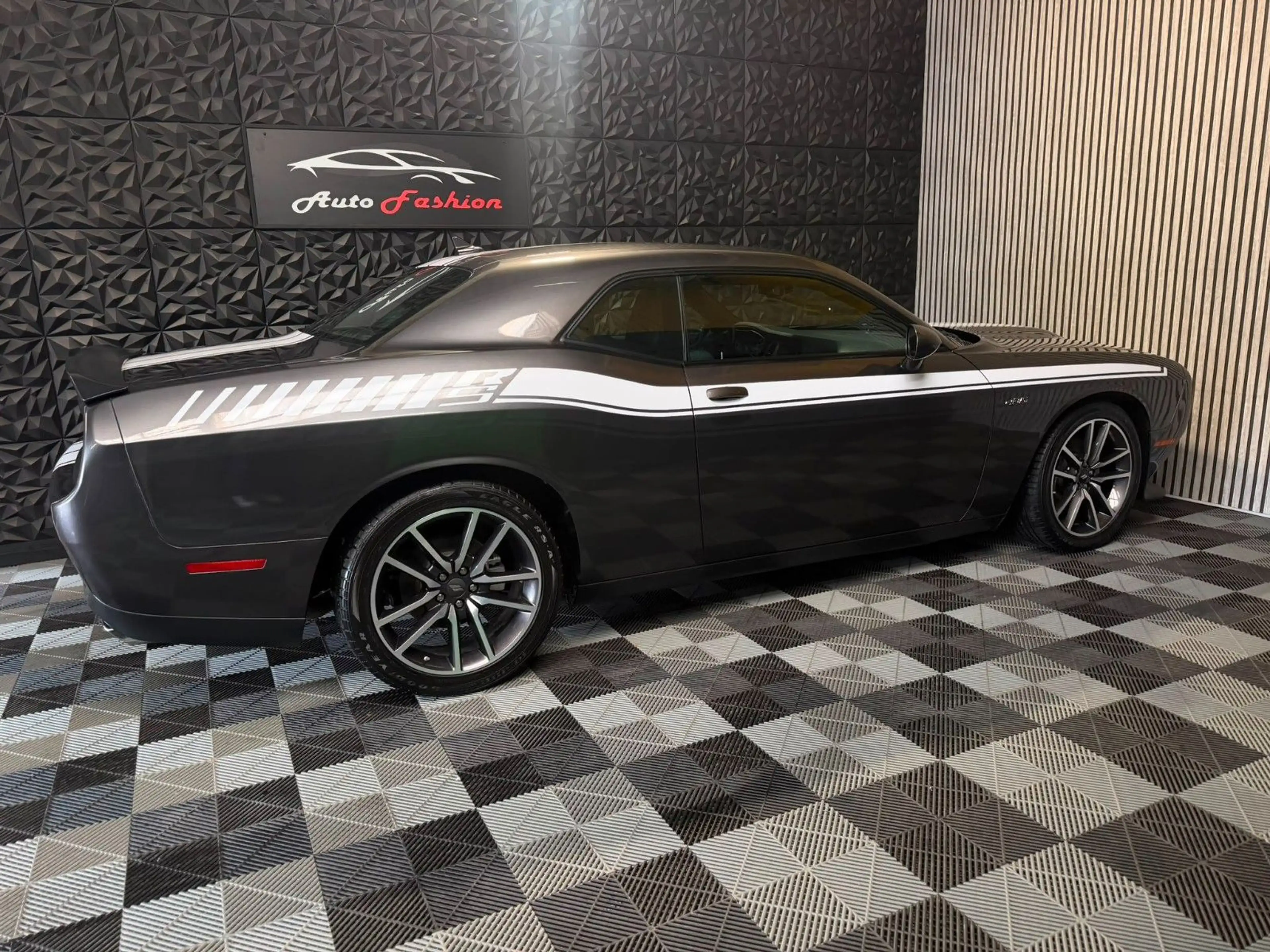 Dodge Challenger 5.7 R/T V8 6-Gang Handschalter — photo 10