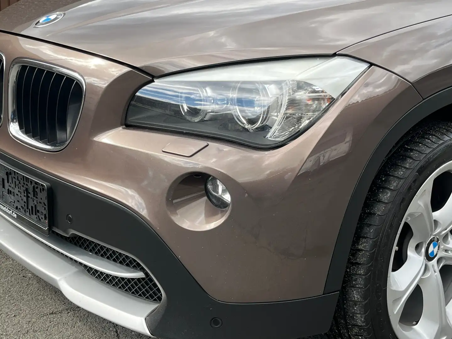 BMW X1 X1 Diesel xDrive20d AUT PANO NAVI XENON LEDER NAVI Gris - 2