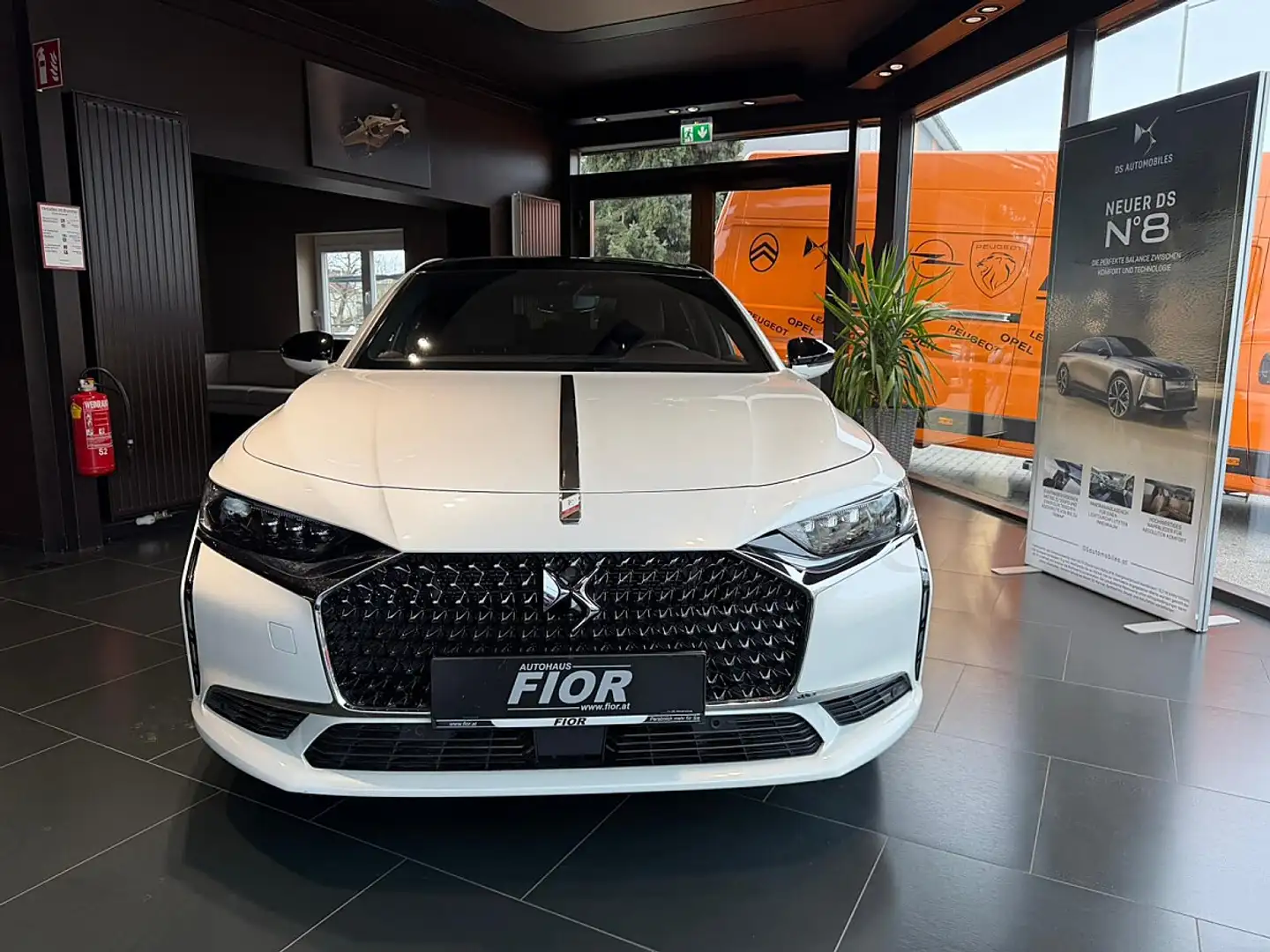 DS Automobiles DS 9 DS9 E-Tense 250 Rivoli + (G2771) Weiß - 2