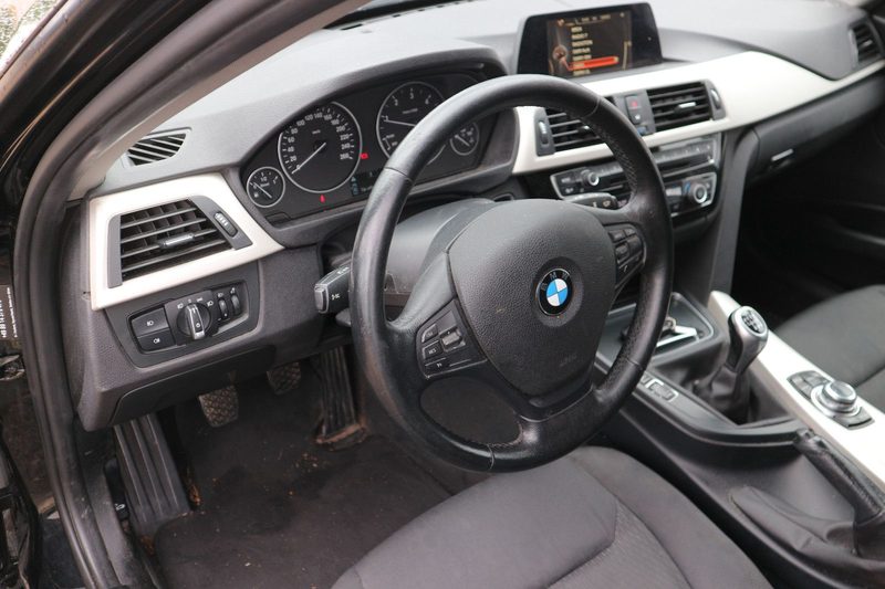 BMW 318 d Touring Advantage Nur an Händler — photo 13