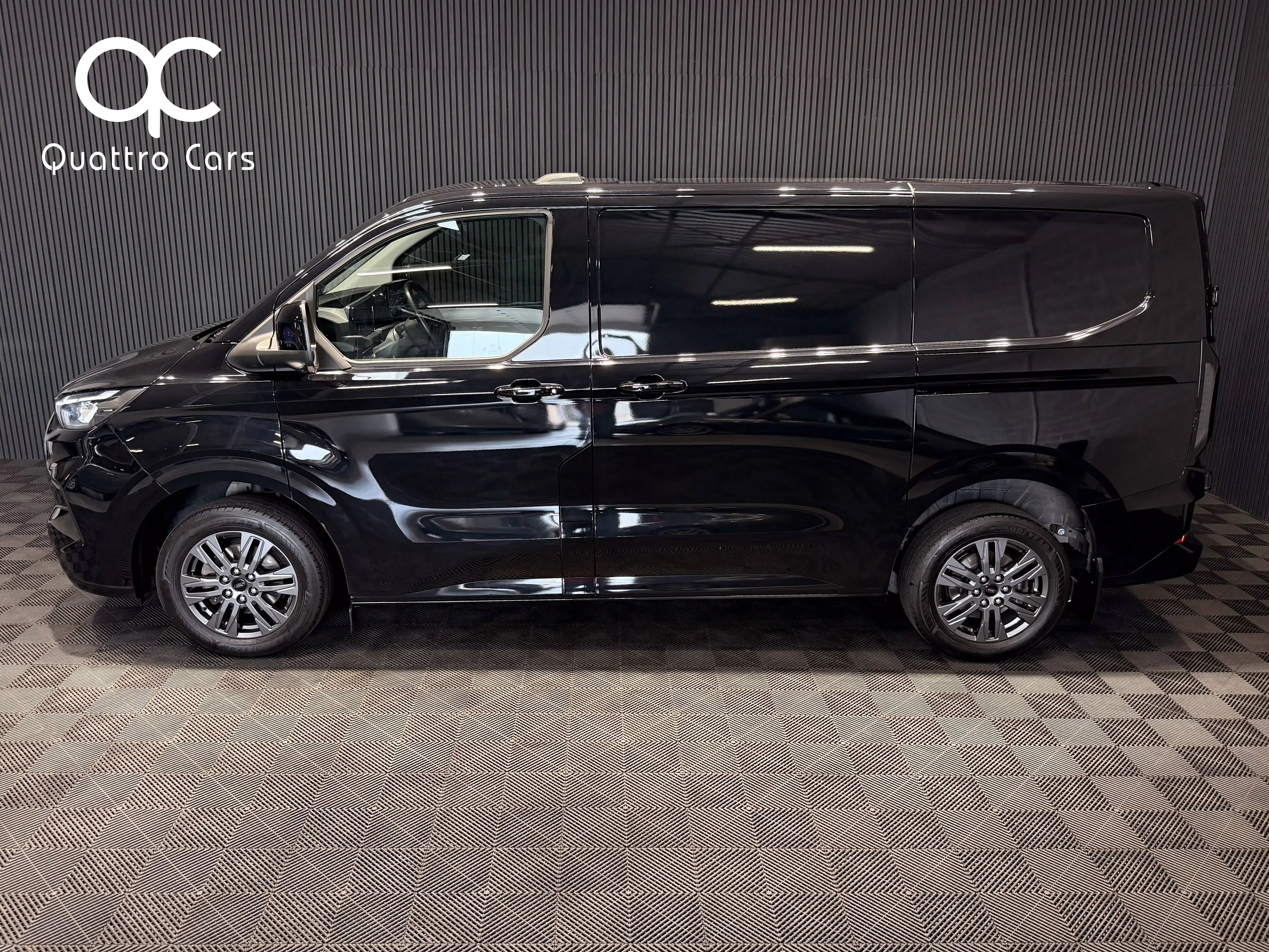 Ford Transit Custom 2.0TDCi - L1H1 - TVAC - Boite auto - Camera - Car Play — photo 4