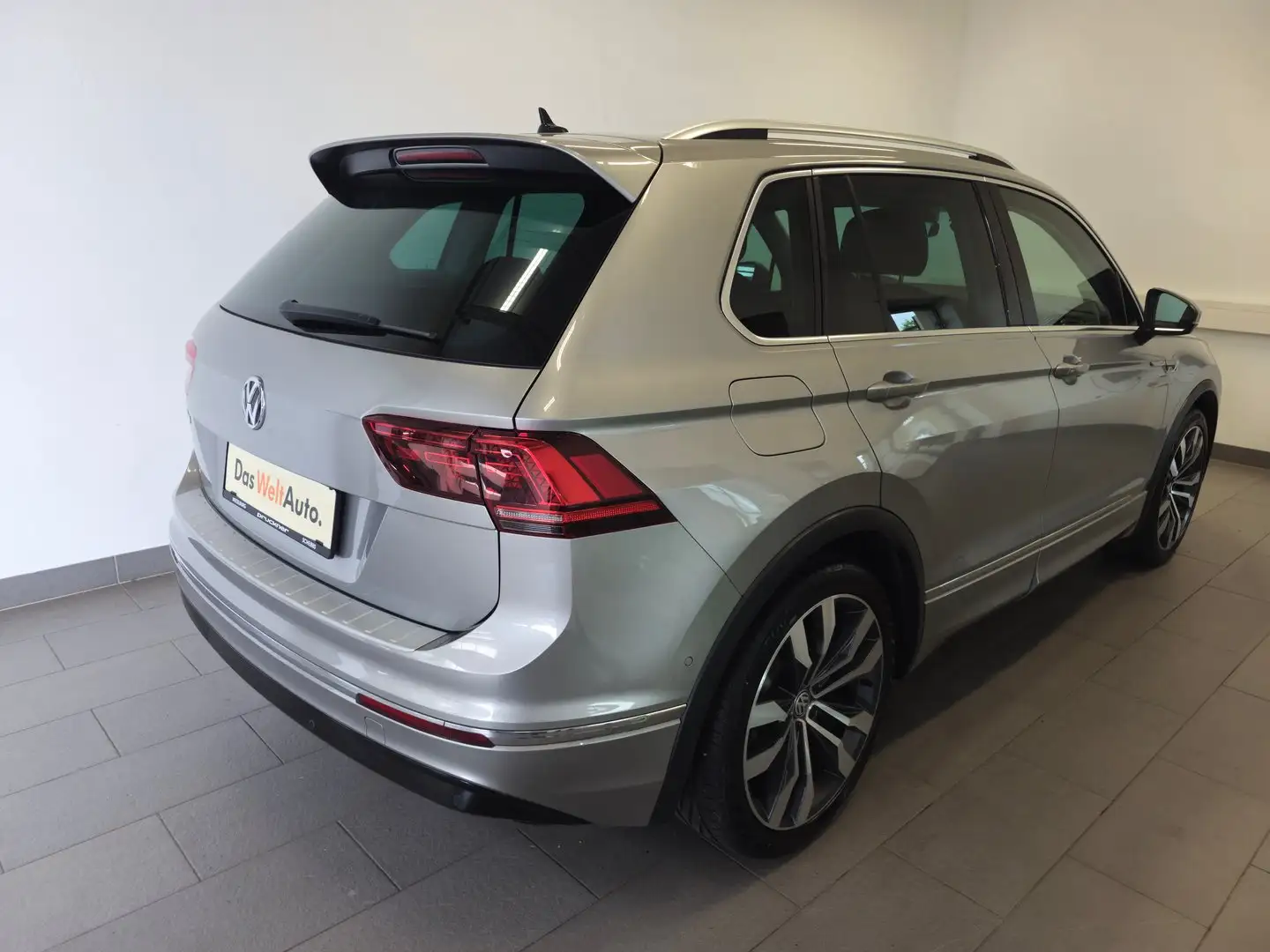 Volkswagen Tiguan Sky TDI SCR Zilver - 2