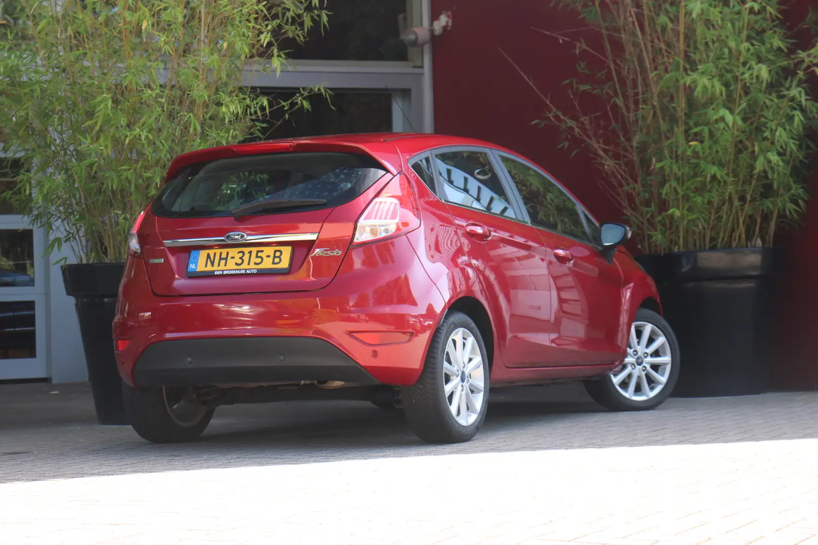 Ford Fiesta 1.0 EcoBoost Titanium Navi | Clima | Bluetooth | P Rood - 2