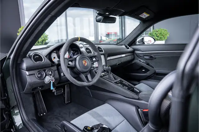 Porsche 718 view 8