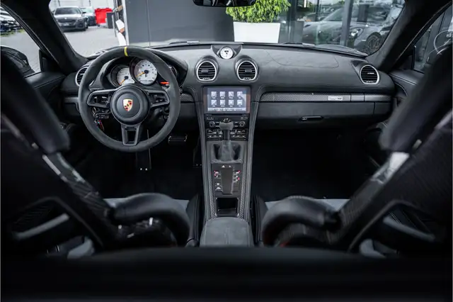 Porsche 718 view 9