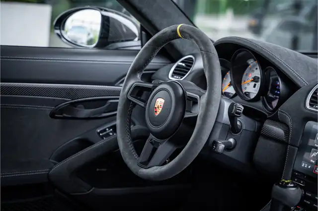 Porsche 718 view 11
