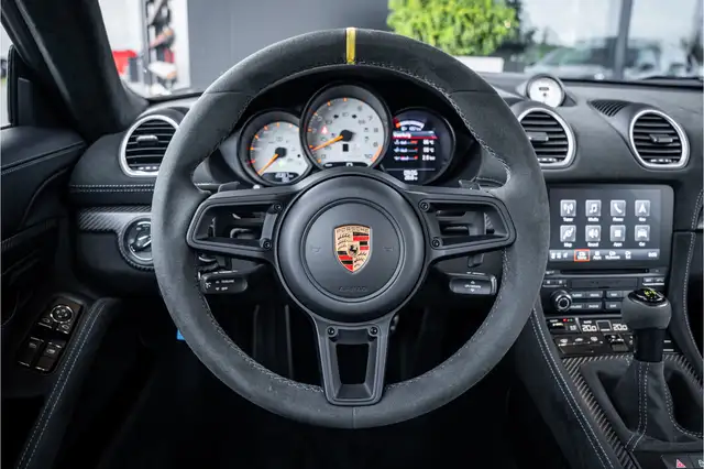 Porsche 718 view 12