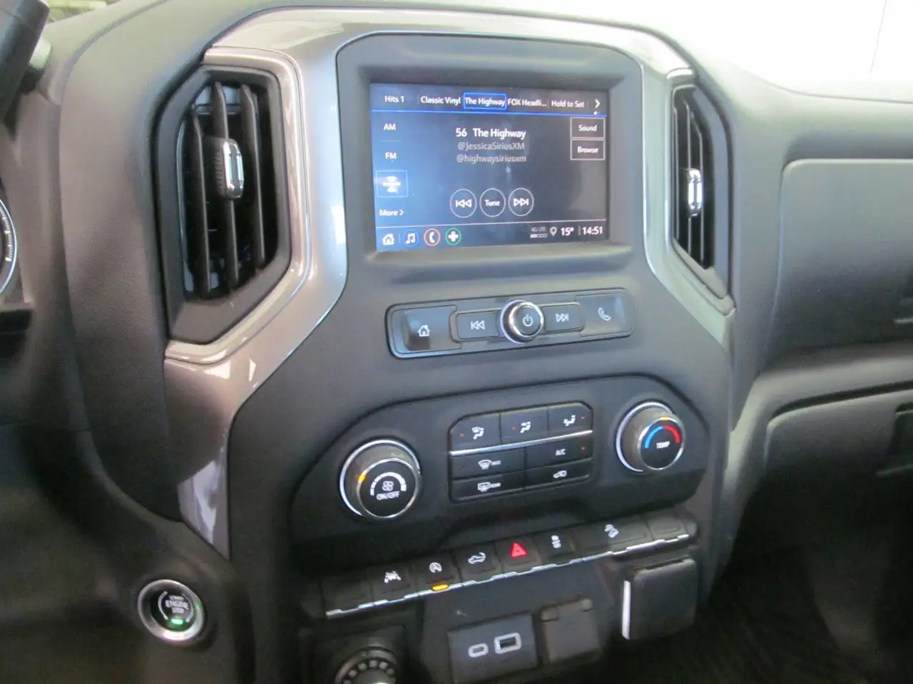 Chevrolet Silverado 1500 снимка Chevrolet Silverado 1500
