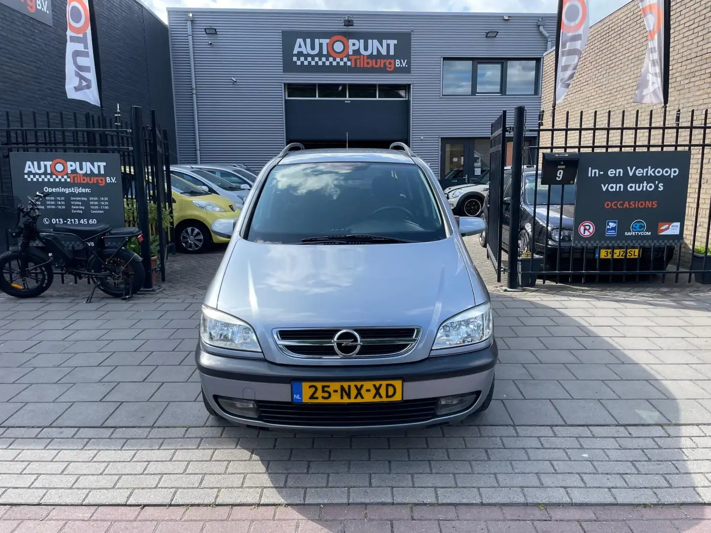 Opel Zafira 1.8-16V Elegance 2e Eigenaar! Trekhaak 7Pers Airco Grijs - 2
