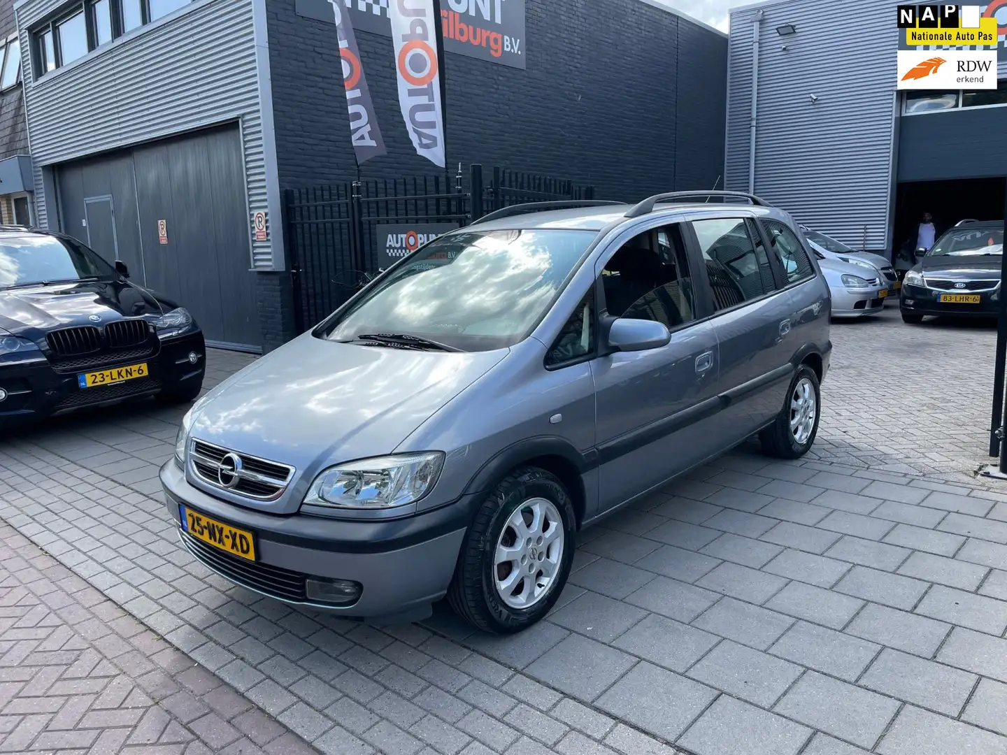 Opel Zafira 1.8-16V Elegance 2e Eigenaar! Trekhaak 7Pers Airco Grijs - 1