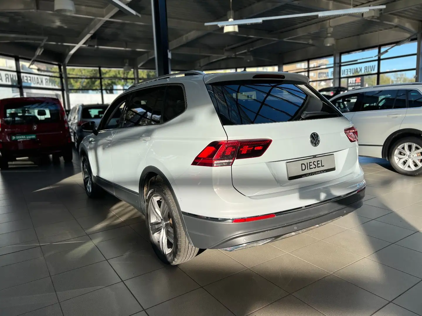 Volkswagen Tiguan Allspace Highline 4Motion DSG 7-Sitze Plateado - 2