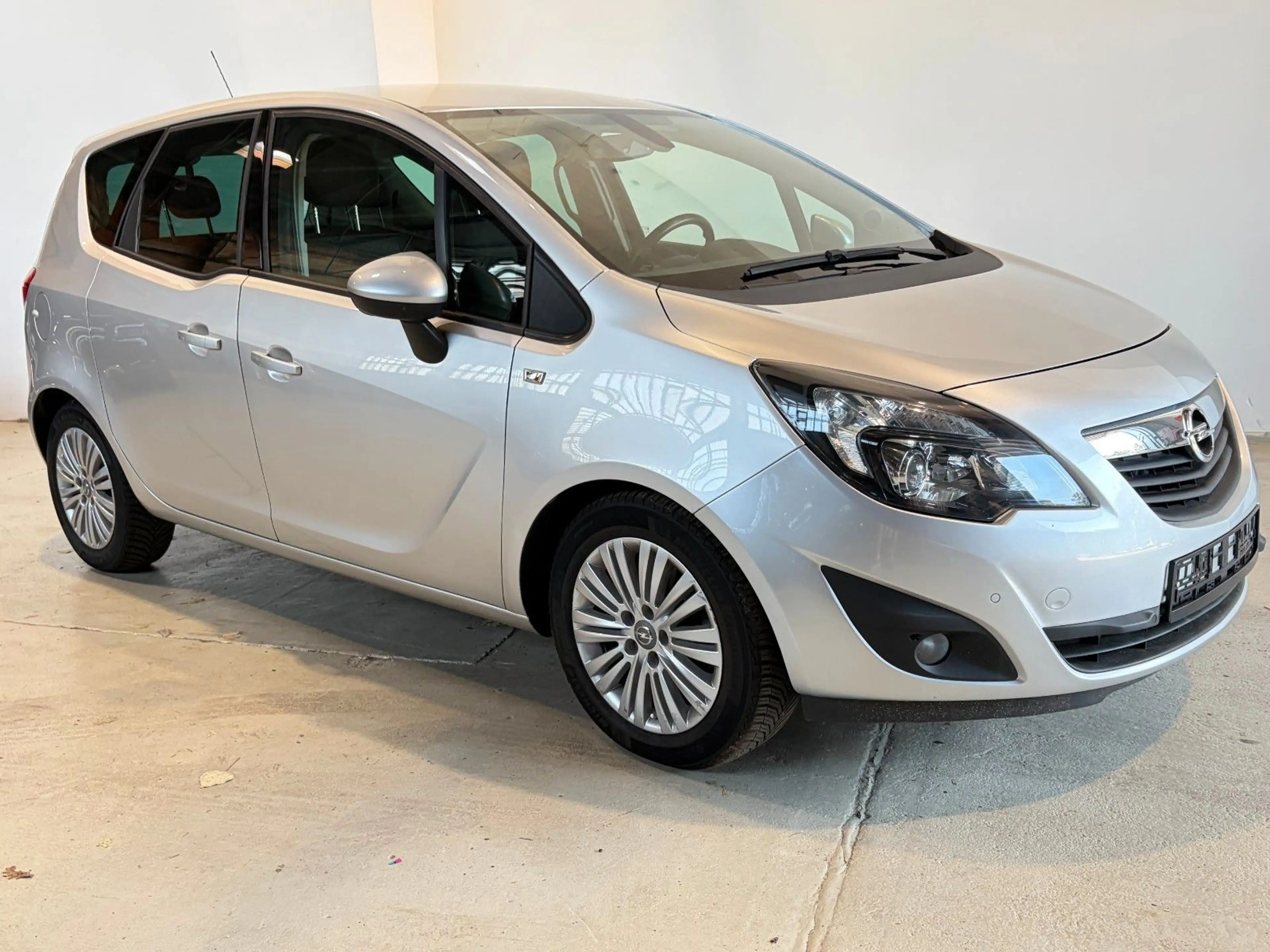 Opel Meriva B Design Edition *Automatik* — photo 2