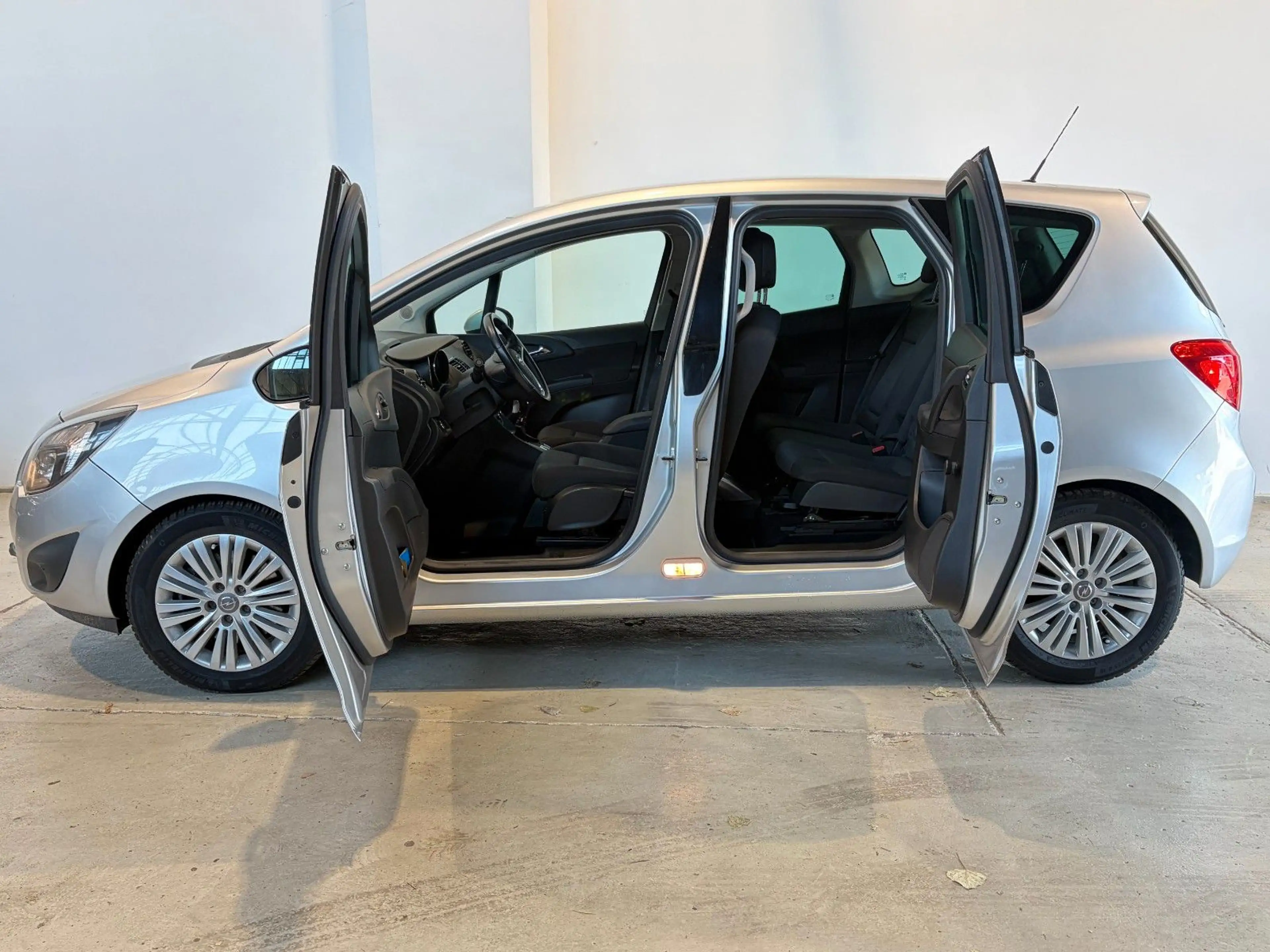 Opel Meriva B Design Edition *Automatik* — photo 8