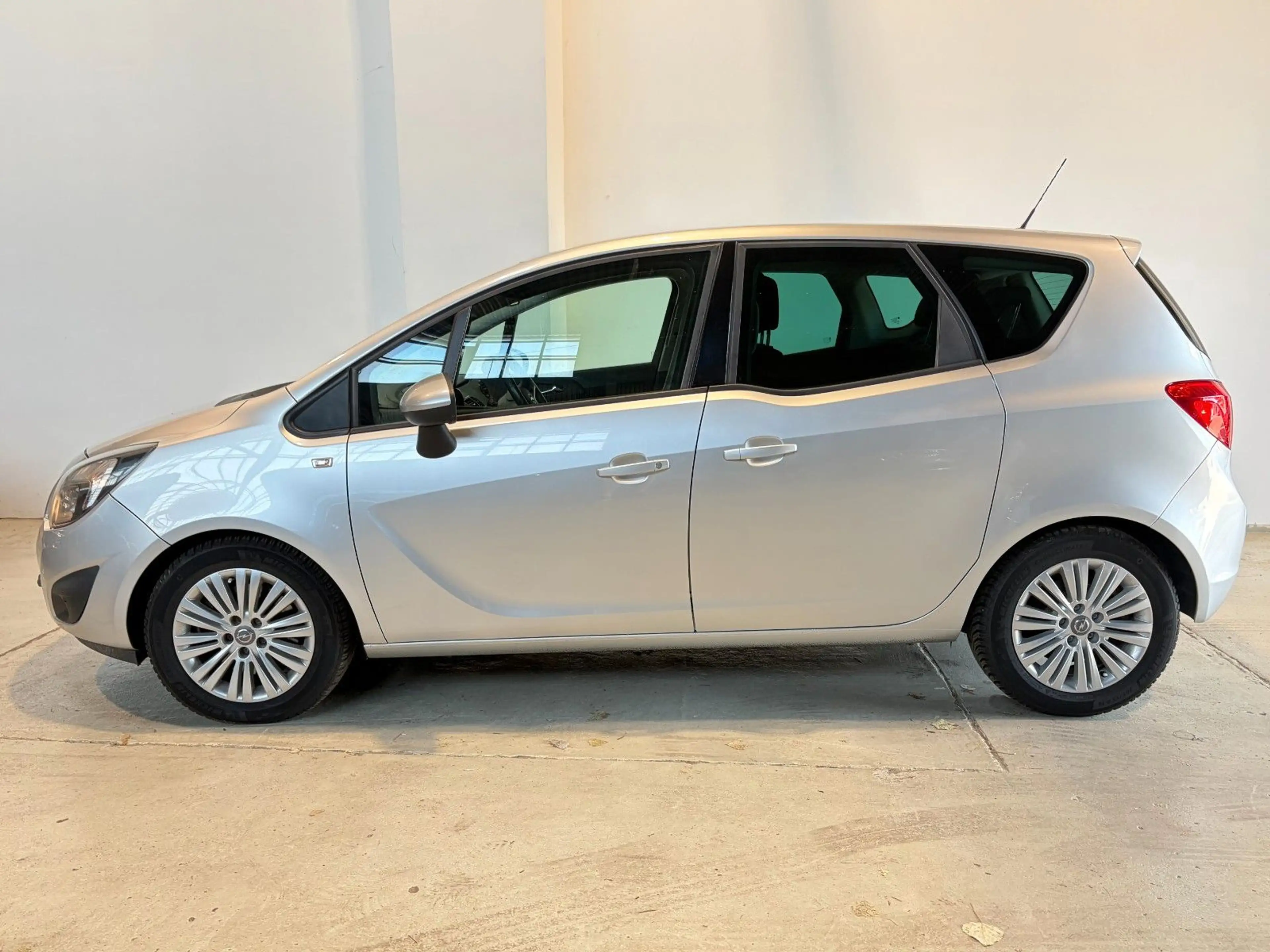 Opel Meriva B Design Edition *Automatik* — photo 5