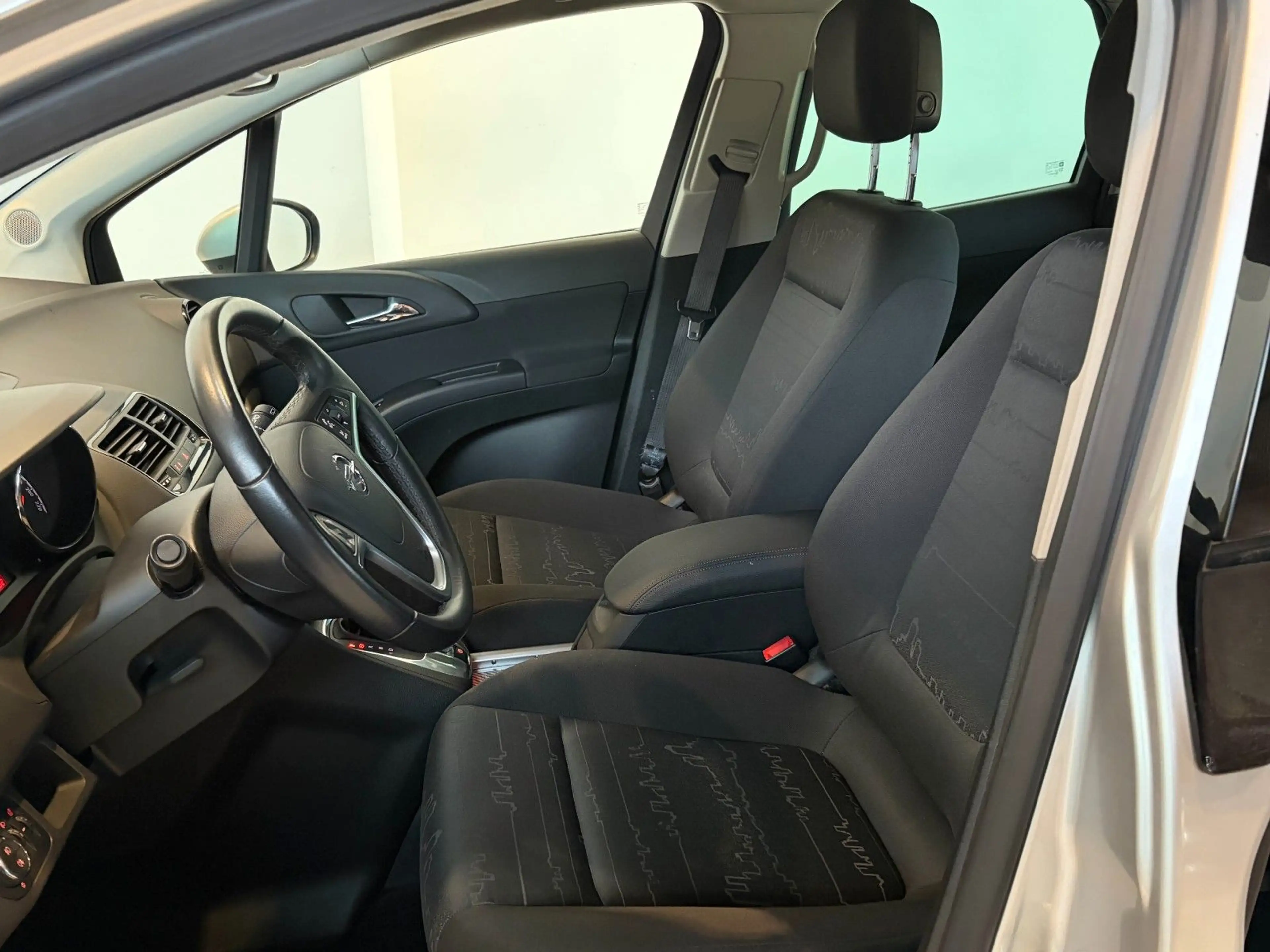 Opel Meriva B Design Edition *Automatik* — photo 10