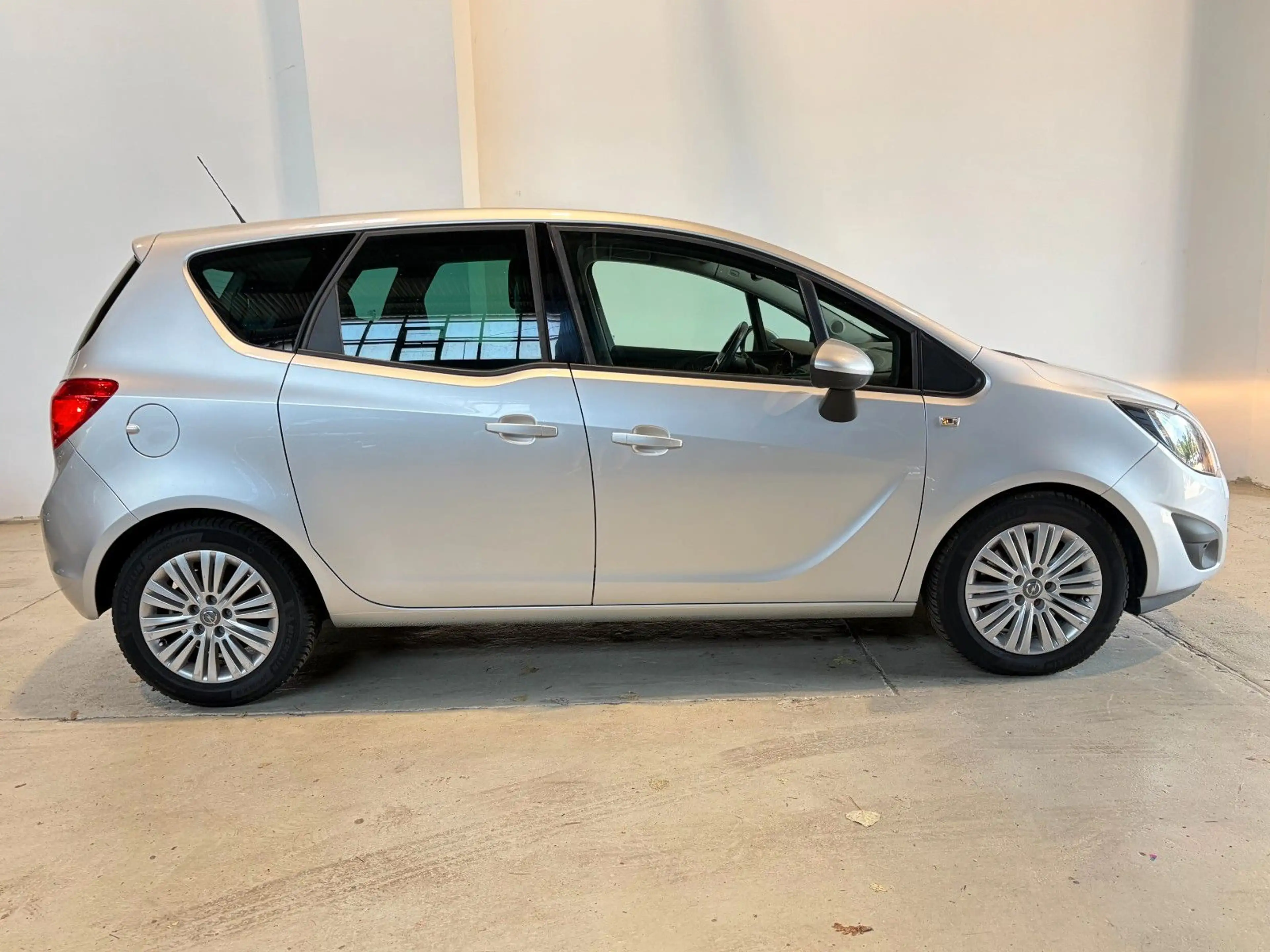 Opel Meriva B Design Edition *Automatik* — photo 6