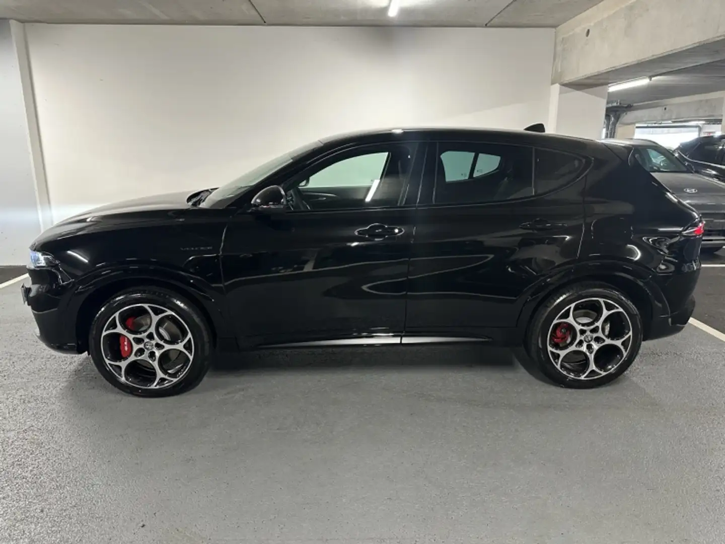 Alfa Romeo Tonale 1.3 PHEV 280ch Veloce AT6 e-Q4 Schwarz - 2