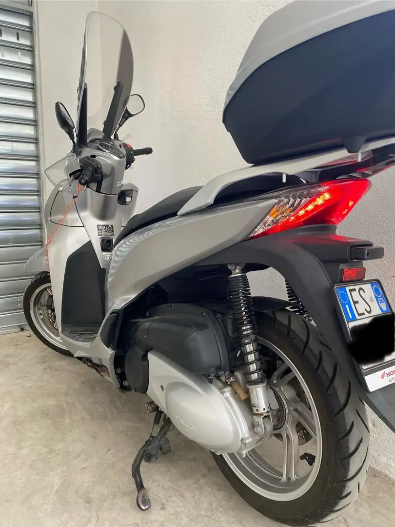 Honda SH 300 Grigio - 2