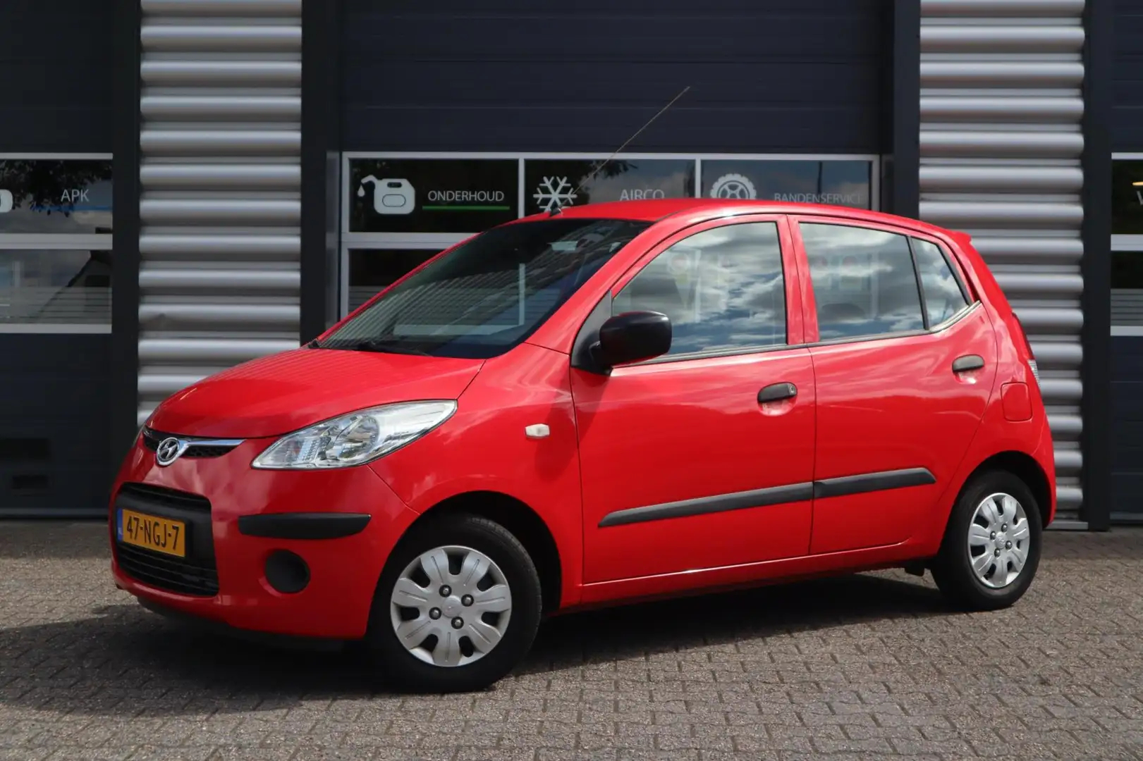 Hyundai i10 1.1 Active Cool Rouge - 1