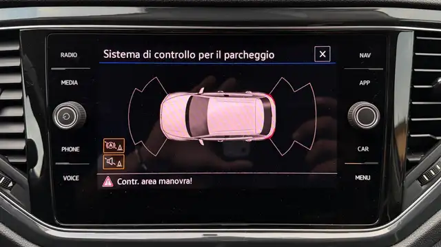 Volkswagen T-Roc view 15