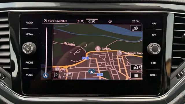 Volkswagen T-Roc view 14