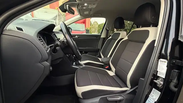 Volkswagen T-Roc view 10