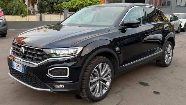 Volkswagen T-Roc view 3