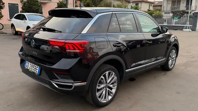 Volkswagen T-Roc view 8
