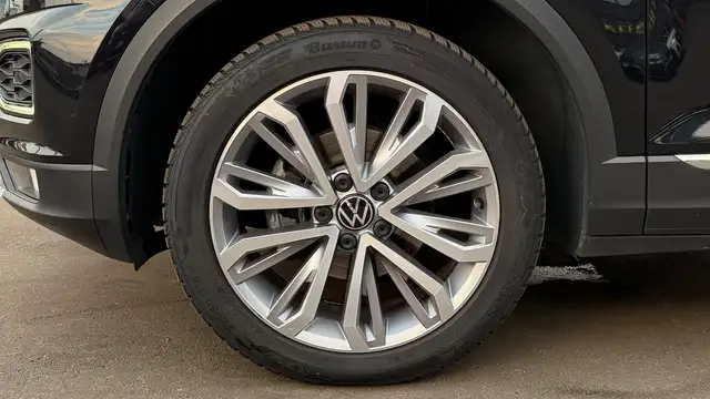 Volkswagen T-Roc view 5