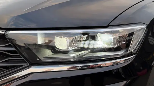 Volkswagen T-Roc view 4