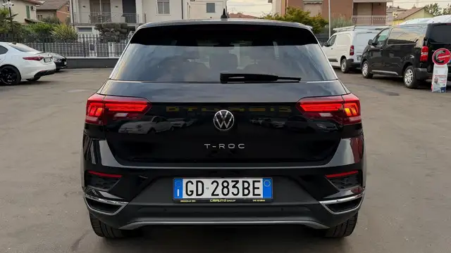 Volkswagen T-Roc view 7