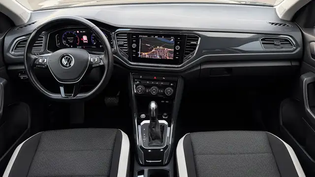 Volkswagen T-Roc view 9
