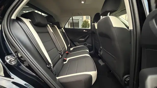 Volkswagen T-Roc view 12