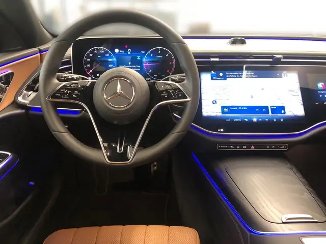 Mercedes-Benz 220 view 8